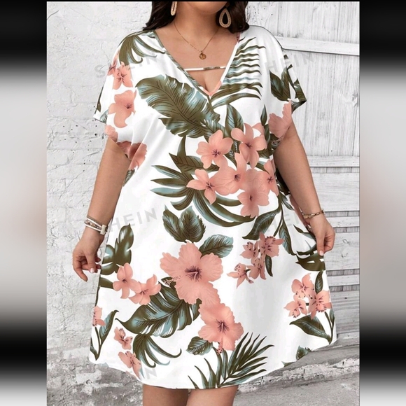 SHEIN Dresses & Skirts - Shein Curve Floral Dress